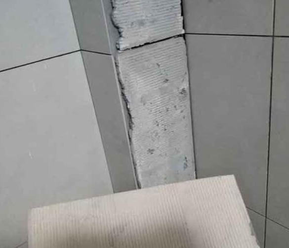 石首瓷砖空鼓维修公司分享下厨房瓷砖脱落的补救措施。